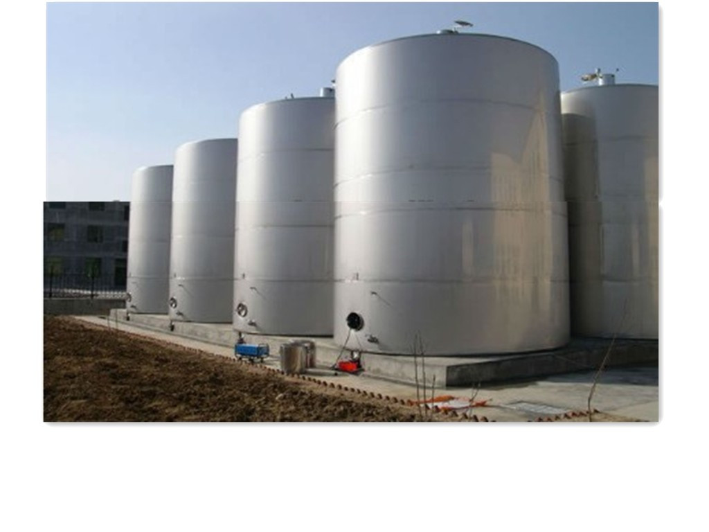 Large volume fuel tank 