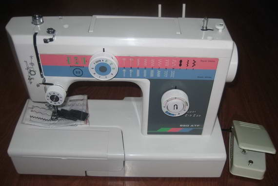 JH820ATF Buttonhole Sewing Machine 