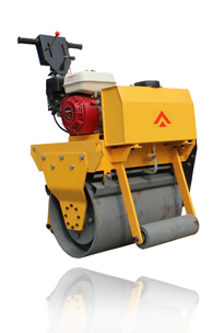 Working width 		560 mm 		22 in Operate weight 		280 kg 		618 lb Centrifugal Force 		13.5 kN 		3,028 lbf Drum dia 		400 mm 		15.7 in Frequency 		3300 vpm 		55 hz Travel speed 		4 km/h 		